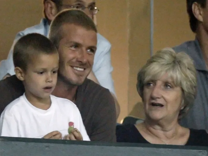 بالصور: نجوم الرياضة مع أمهاتهم