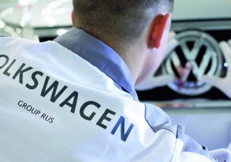 روبوت يخرج عن السيطرة ويقتل عامل يقوم بتركيبه