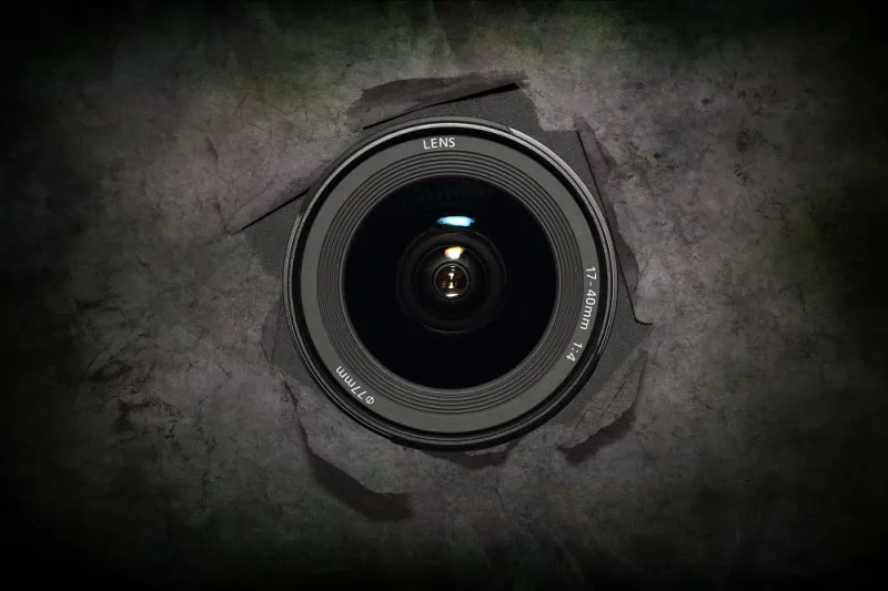 دبي: ضبط مقيم يصور زميلته في الحمام سراً!