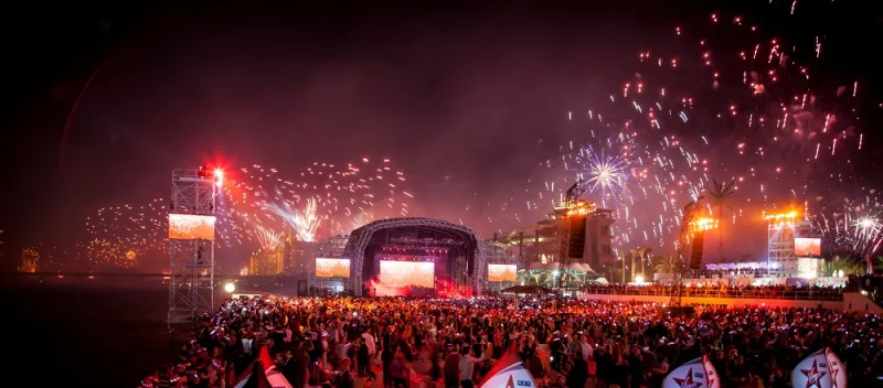 صورة : شهادة غينيس لدبي بانجازها أضخم ألعاب نارية في العالم