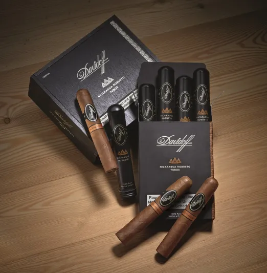 بالصور : الرجل ترافق سيجار دافيدوف من الحقل وصولا الى العلبة الفاخرة