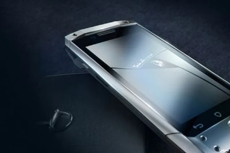 بالصور: لامبورجيني تطلق أول هاتف ذكي بسعر..