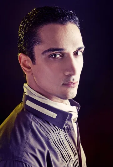 المصمم حاتم العقيل لـ"الرجل" : نقلت الثوب السعودي الى كل انحاء العالم.