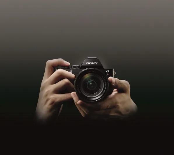 "سوني" تطلق اول كاميرا بعدسة قابلة للتبديل في العالم