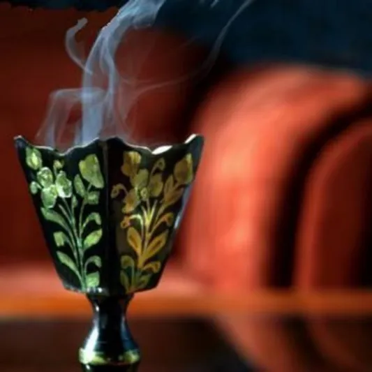 هل استنشاق العطور والبخور يفسد الصوم؟ وماذا إذا وصل للحلق؟