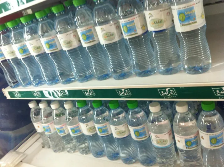 لا تستعمل البلاستيك لشرب المياه