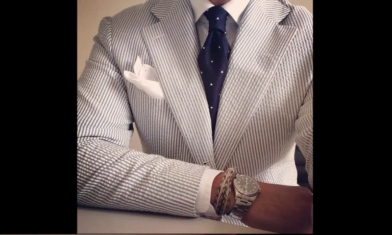 بالصور: 5 مفاتيح لاختيار منديل الجيب 