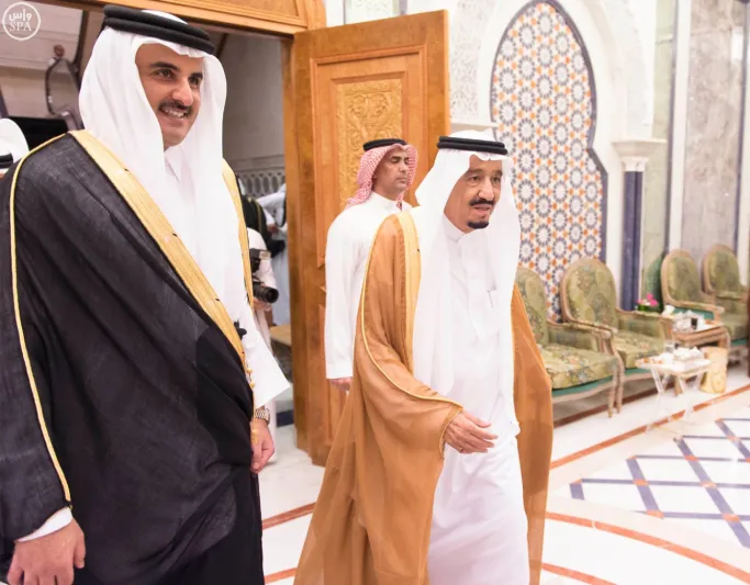 بالصور:حفل إفطار الملك سلمان إكراما للشيخ تميم أمير قطر 