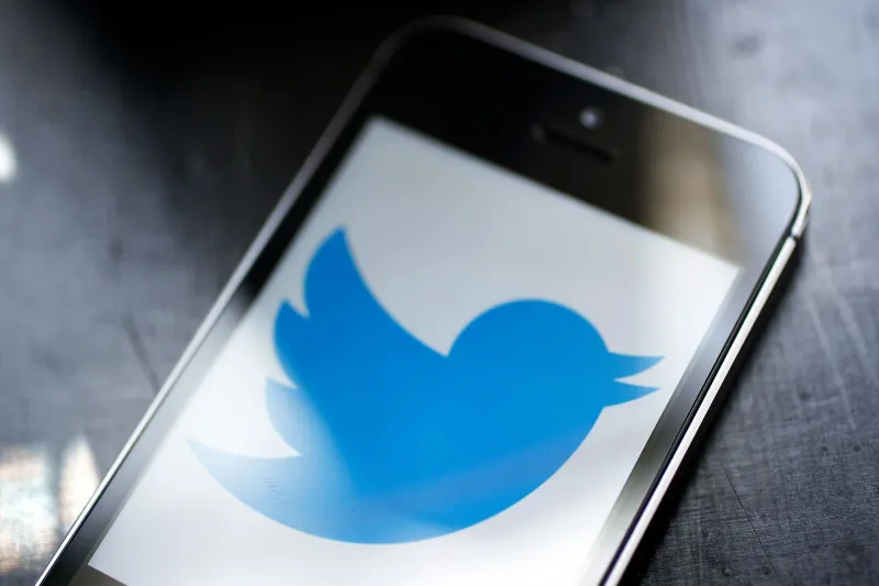 توقيف آسيوي نشر تغريدة حول قنبلة على متن طائرة متوجهة إلى دبي