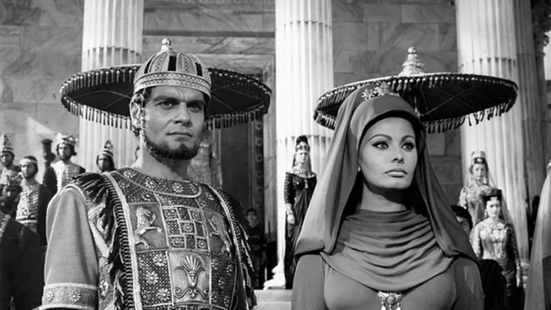 صور نادرة للفنان العالمي عمر الشريف 