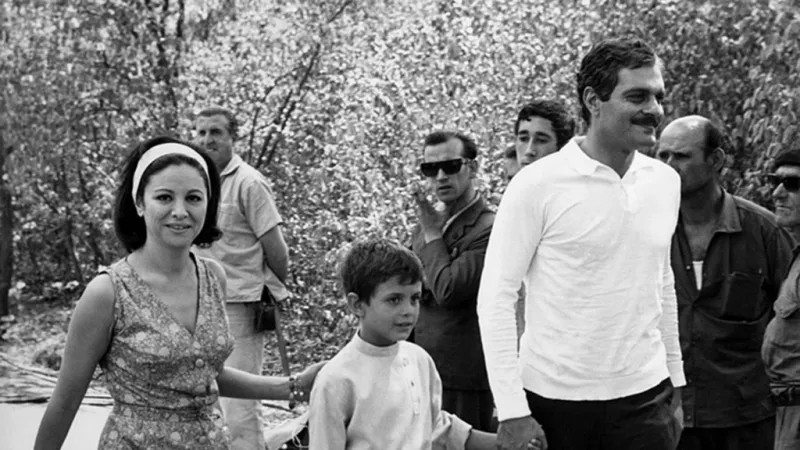 صور نادرة للفنان العالمي عمر الشريف 