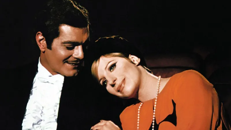 صور نادرة للفنان العالمي عمر الشريف 