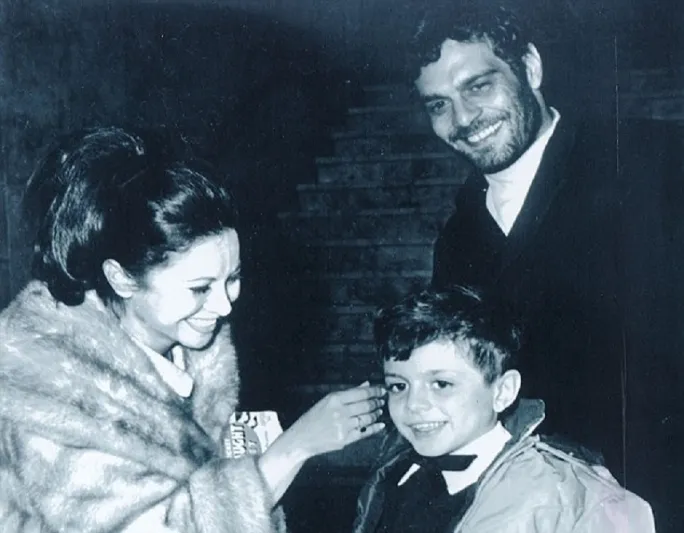 صور نادرة للفنان العالمي عمر الشريف 