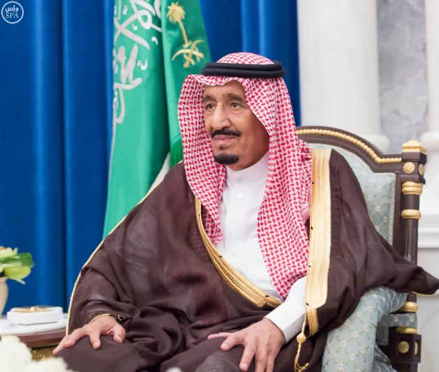 بالصور: أمام خادم الحرمين الشريفين .. أمير الحدود الشمالية ووزير الإسكان يؤديان القسم