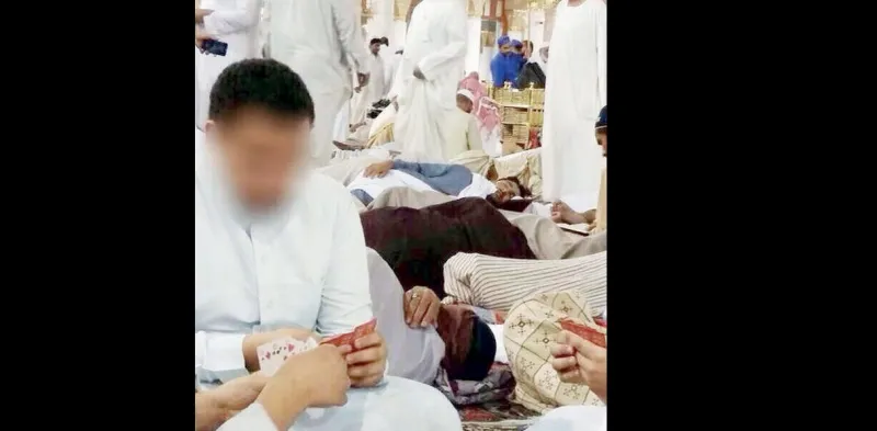 القبض على أربعة أشقاء يلعبون «البالوت» في المسجد النبوي