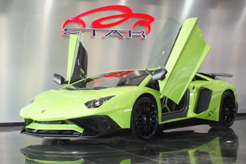 صور.. سيارتان من طراز لامبورغيني أفنتادور “Lp 750-4 Sv” للبيع في دبي