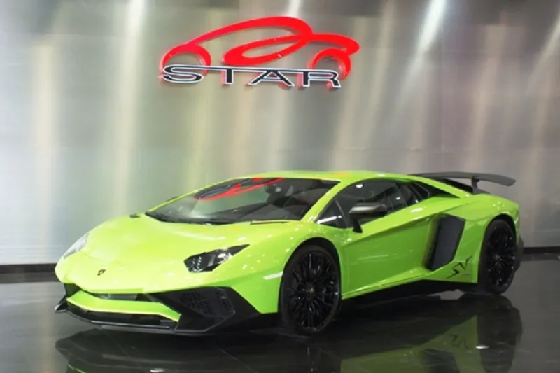 صور.. سيارتان من طراز لامبورغيني أفنتادور “Lp 750-4 Sv” للبيع في دبي