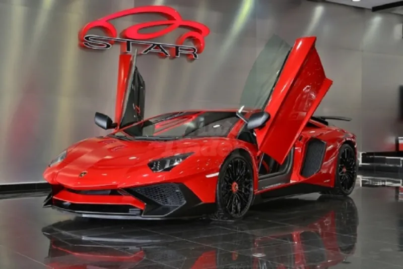 صور.. سيارتان من طراز لامبورغيني أفنتادور “Lp 750-4 Sv” للبيع في دبي