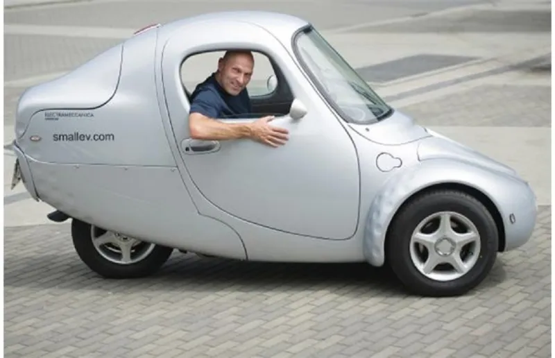 بالصور.. “Electrameccanica سبارو” سيارة كهربائية ب3 عجلات