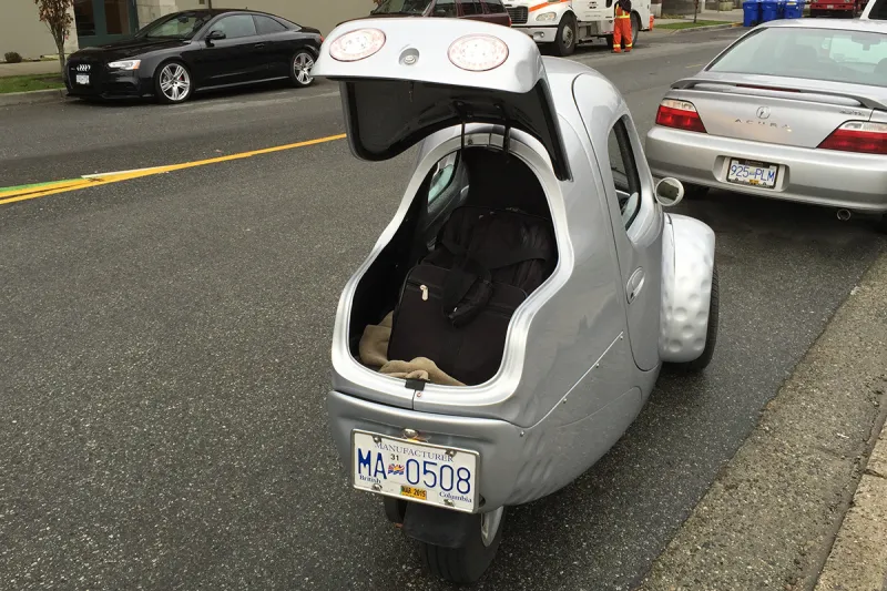 بالصور.. “Electrameccanica سبارو” سيارة كهربائية ب3 عجلات