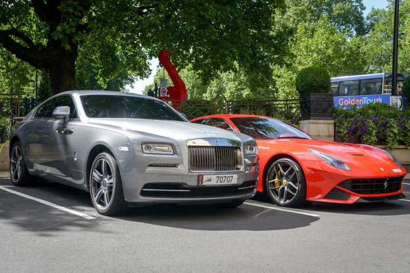 بالصور: سيارات الخلبج الفارهة تغزو شوارع لندن 