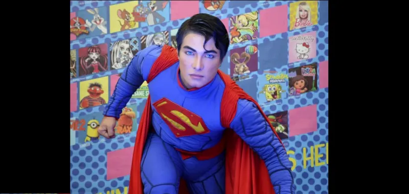 بالصور: 23 عملية تجميل ليبدو كسوبرمان 