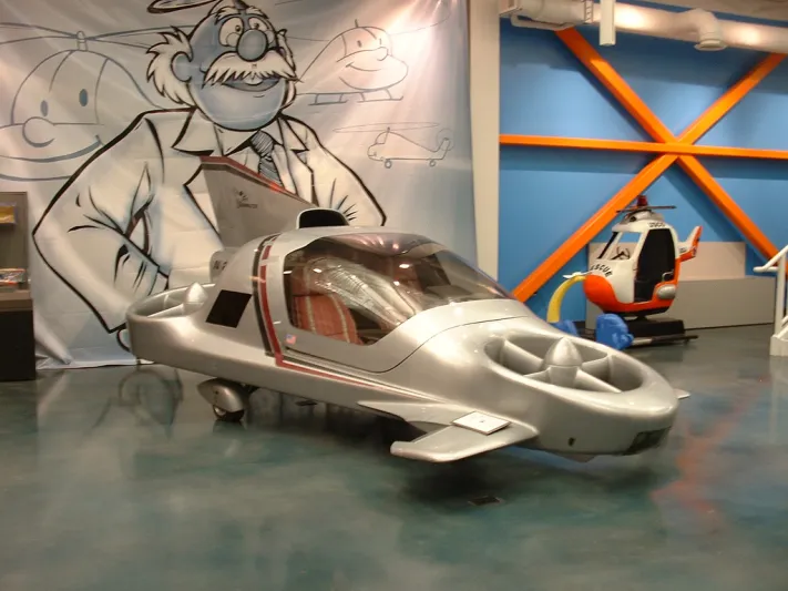 بالصور - سيارة تطير بـ 71500 دولار