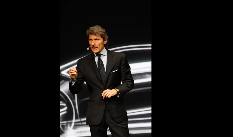 لامبورغيني تتخلى عن بناء السيارة استريون لتركز على الرباعية اوروس