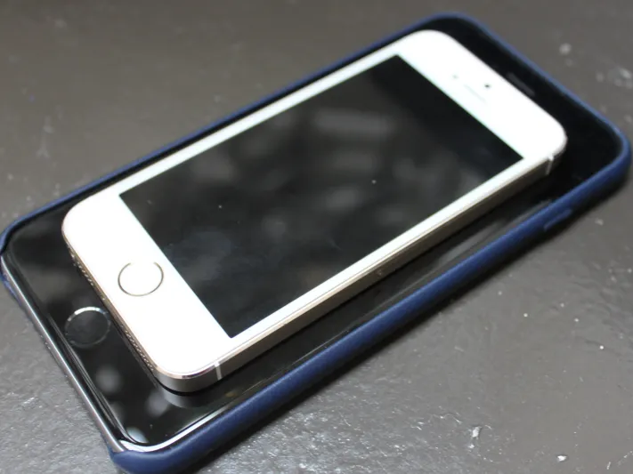 ابل تخلت عن هاتف الايفون 6C