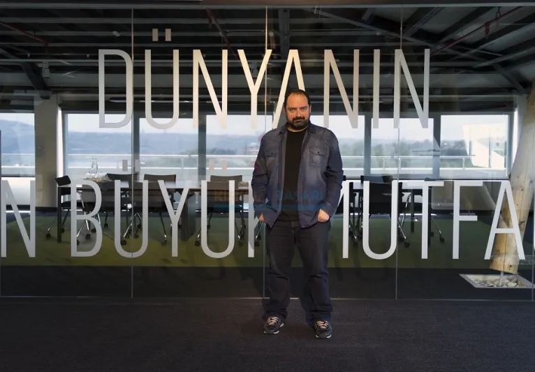 صاحب شركة يكافئ موظفيه بـ27 مليون دولار