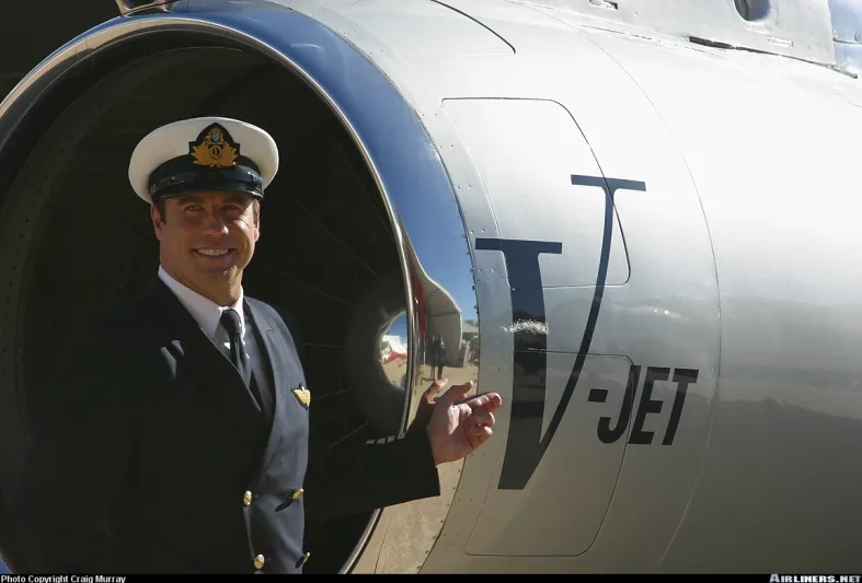 طيار سويدي يحرر راكباً ثملاً من مرحاض الطائرة بواسطة فأس