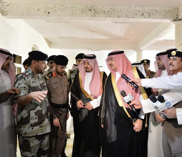 بالصور: نائب خادم الحرمين الشرفين يتفقد مسجد عسير 