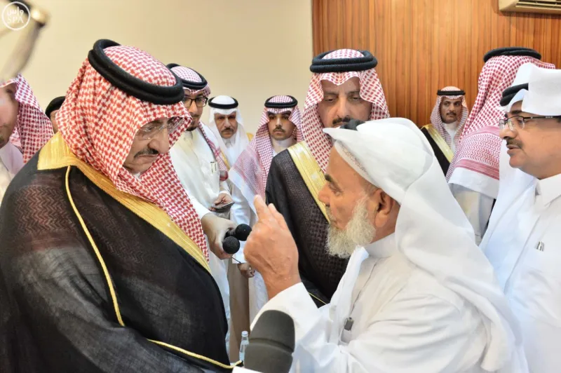 بالصور: نائب خادم الحرمين الشرفين يتفقد مسجد عسير 