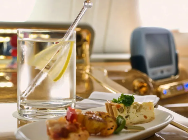 بالصور: طيران الامارات تنفي وجود مسبح على احدى طائراتها