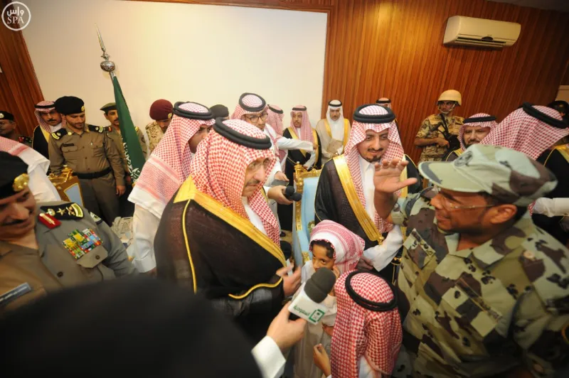 بالصور: نائب خادم الحرمين الشرفين يتفقد مسجد عسير 