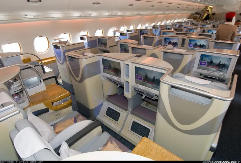 بالصور: طيران الامارات تنفي وجود مسبح على احدى طائراتها