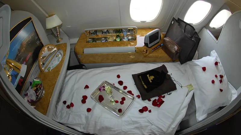 بالصور: طيران الامارات تنفي وجود مسبح على احدى طائراتها