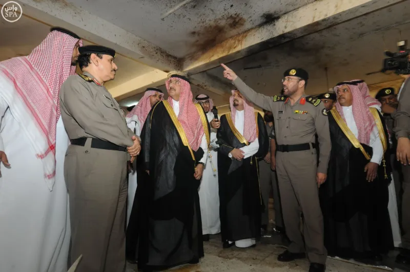 بالصور: نائب خادم الحرمين الشرفين يتفقد مسجد عسير 