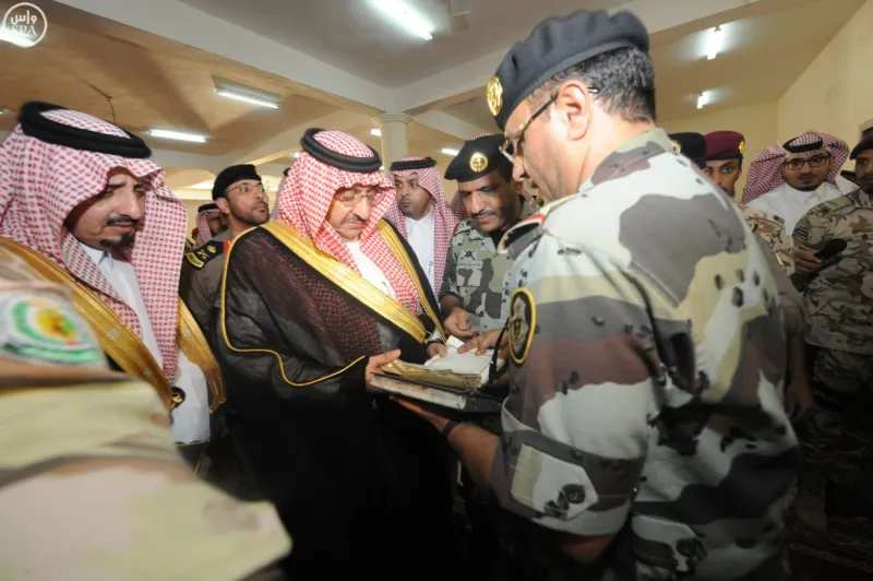 بالصور: نائب خادم الحرمين الشرفين يتفقد مسجد عسير 