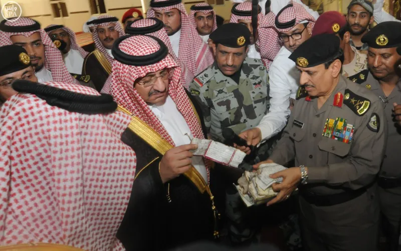 بالصور: نائب خادم الحرمين الشرفين يتفقد مسجد عسير 