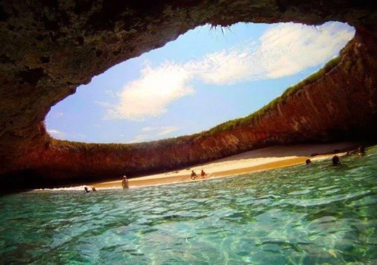 بالصور:  الشاطئ المخفي أغرب شاطئ في العالم 