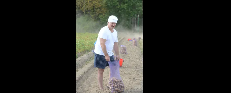 بالصور: لن تصدقوا ما فعله رئيس بيلاروسيا في اجازته