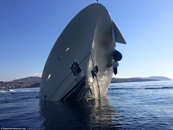 بالصور..غرق يخت ثمنه 4 ملايين إسترليني في اليونان