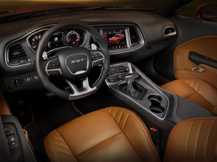 بالصور.. القيادة الأولى لسيارة “دودج تشالنجر R/T” في حلبة ياس مارينا أبو ظبي