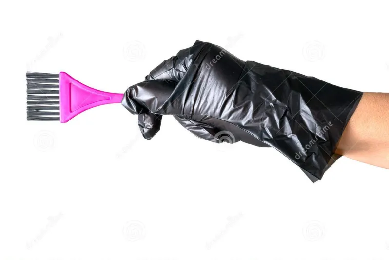 على مصففي الشعر أن يجيدوا استخدام القفازات... وإلا!