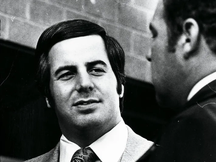 أشهر 10 نصابين.. أحدهم باع برج إيفل والآخر خطف الموناليزا