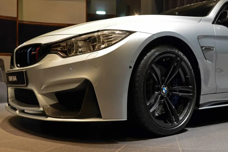 بالصور...سيارة “بي إم دبليو M4 “نادرة تصل إلى أبوظبي