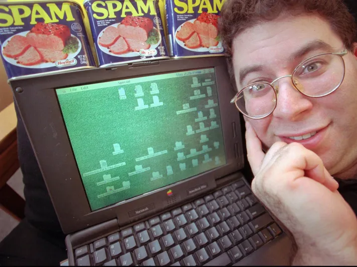 ملك البريد المزعج يدخل السجن لارساله 27 مليون رسالة على الفيسبوك