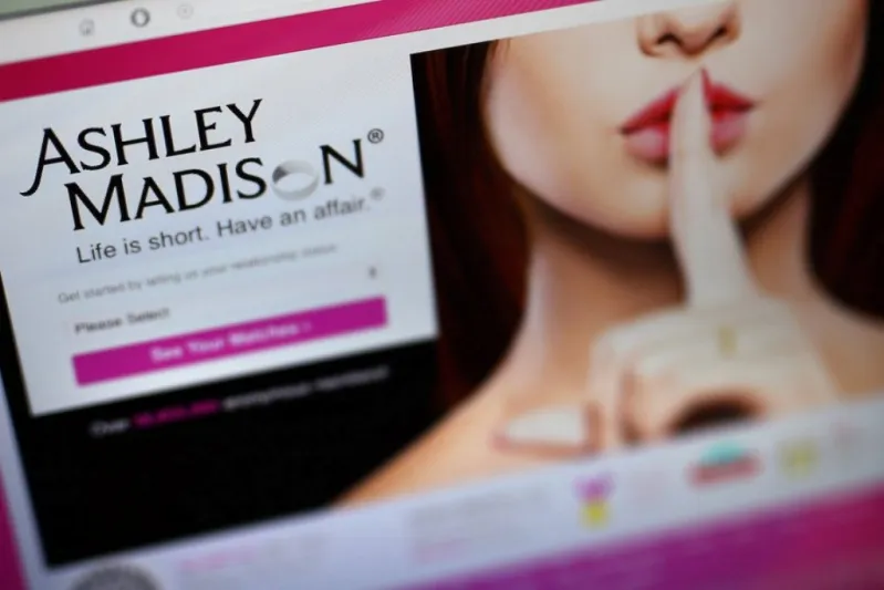 أشلي ماديسون بعد القرصنة تقيل مديرها وتتعهد بالاستمرار 