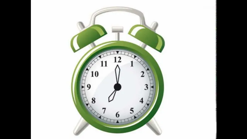 بريطانية تحطم المنبه على رأس زوجها لطلبه قبلة قبل النوم